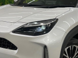 【LEDヘッドライト】悪天候や夜間走行時も良好な視界を確保し安心して運転できる高輝度LEDヘッドライトを装備!点灯速度が早く、消費電力も抑えられています。