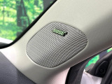 【BOSEサウンドシステム】メーカーオプションの高品位サウンドシステムを搭載。専用のチューニングが施された大小様々なスピーカーから良質なサウンドが奏でられ、臨場感あふれる音響空間を演出します。