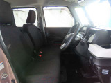 【運転席シート】へたりがちな運転席も大きなへたりがなく、綺麗な状態です。