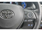 レーダークルーズコントロール(全車速追従機能付)付きです。車速に応じて追従支援してくれるので、ロングドライブも快適です。詳細は販売店スタッフまでおたずねください。