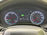 見やすいデザインのメーターは、運転に必要な情報を一目で確認でき、安全運転をサポートします。