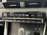 デュアルエアコンとは、運転席と助手席で、個別に温度設定ができる機能です。気温の感じ方は、人それぞれ違うもの。乗る人に優しい機能ですね。