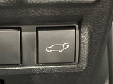【パワーバックドア】スマートキーや運転席のボタンを押すだけでリアゲートが自動で開閉します!荷物を持っている時や、高い位置にあるバックドアを閉める際に便利な機能です♪