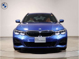 【キドニーグリル】BMWは約90年もの間、ほぼ全ての車両にひと目でBMWだと分かるこの特徴的なフロントグリルが備えられ、デザイン・アイコンとして親しまれてきました。