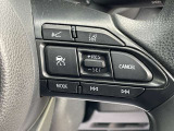 【レーダークルーズコントロール】前方の車両の距離を検知しながら速度を一定に保つ機能です。前方の車両の距離を感知して車間を保つ機能も備わっているので、高速道路の運転も楽々です!