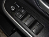 電動格納式ドアミラー・パワーウインドウを装備しています。