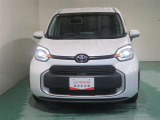 明度の高いLEDヘッドライトで、夜間の運転も安心です。