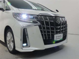 高輝度で点灯速度が速く、しかも消費電力の少ないLEDヘッドライトが装備されています!LEDの明るい光が走行中の視界の確保をサポートして、夜のドライブがより楽しく安全に運転できます♪