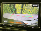 【バックカメラ】駐車時に後方がリアルタイム映像で確認できます。大型商業施設や立体駐車場での駐車時や、夜間のバック時に大活躍!運転スキルに関わらず、今や必須となった装備のひとつです!