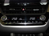 オートエアコンです。車内を設定温度に保ち、快適空間をキープします。