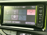 ラジオ、CD、Bluetoothなど、多様な音源に対応。お好みの音楽で、ドライブをさらに楽しく演出します。クリアな表示で操作も簡単です。