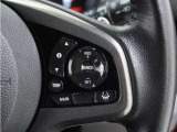 ◆アダプティブクルーズコントロール◆予め設定した車速内でクルマが自動的に加減速。前走車との適切な車間距離を維持しながら追従走行します。【LKAS】車線維持支援システムでステアリング操作を支援。