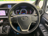 【純正革巻きステアリング】上質な革を使用することで、手にしっかり馴染みとても運転しやすいハンドルです♪