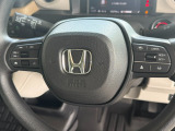 【ステアリングスイッチ】が付いており運転中に前方から目線をそらすことなくオーディオ等の操作が可能なので安心・快適にカーライフをお楽しみいただけます。
