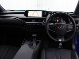 視認性の高さと美しさを兼ね備えたモーショングラフィックスによる先進のインターフェース。「F SPORT」専用アナログクロック(GPS時刻補正機能付)や専用アルミ製スポーツペダルなどが採用されています。