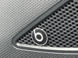 ●beatsサウンドシステム:車種毎に最適なチューニングを施した、Beats Audioプレミアムサウンドシステムを搭載。重厚感のある音楽をお楽しみいただけます。