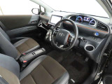 シンプルで使いやすいデザインの運転席です。