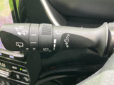 雨天時でもクリアな視界を確保できるワイパーレバー。操作も簡単で、運転に集中できます。悪天候時でも安心です。