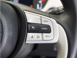 ◆アダプティブクルーズコントロール◆予め設定した車速内でクルマが自動的に加減速。前走車との適切な車間距離を維持しながら追従走行します。【LKAS】車線維持支援システムでステアリング操作を支援。