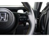 Hondaセンシングの機能のひとつ、アダプティブクルーズコントロール付!アクセルから足を離しても設定したスピードと前車との車間を保ち走行してくれます!車線維持もアシスト☆高速道路で疲労軽減ですね☆