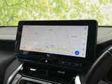 広々とした画面で、目的地へのナビゲーションがスムーズに行えます。運転に集中しながら、確実なルート案内で快適なドライブをサポートします。