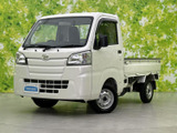 シンプルながらも力強いフロントマスクが印象的です。商用車としての信頼感と、日常での使いやすさを両立した一台。機能性を重視する方に。