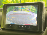 【バックカメラ】駐車時に後方がリアルタイム映像で確認できます。大型商業施設や立体駐車場での駐車時や、夜間のバック時に大活躍!運転スキルに関わらず、今や必須となった装備のひとつです!