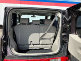 トランク(荷室)です!セカンド・サードシートを折りたたむと長い荷物も収納できます。