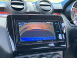 後方視界を確保し、安全な駐車をサポート。狭い場所でもスマートに駐車できます。ガイドライン表示で、より正確な位置決めも可能です。