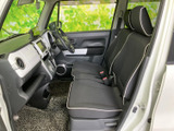 落ち着いた色調の室内空間は、リラックス効果も期待できます。運転に集中できる、快適な環境が整っています。