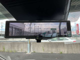 インテリジェントルームミラーが付いております。バックドアについてますカメラと連動して、後方の映像がルームミラーに映ります。