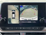 アラウンドビューモニター搭載。上から見下ろしたように液晶に映るのでスムーズな駐車をサポートします。