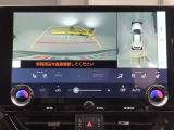 バックカメラの他に上から見下ろしたような画像が見れるアラウンド(全方位)モニター。前後左右を把握できる、すごい機能が装備されています!
