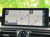 分かりやすい地図表示で、目的地への道順をスムーズに検索。渋滞情報にも対応しており、最適なルートをご案内します。運転の負担を軽減します。