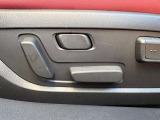 運転席は10Wayの電動シートになっています。ドライバーの体格に合わせたドライビングポジションを設定出来ます。また、2人分のポジションをメモリー出来るのでいつでも自分のポジションに戻せます♪