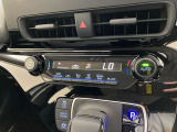 オートエアコンは温度を設定するだけで、自動で風量などを設定してくれます。運転しながら操作も必要ないので、安全性も向上します。