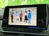 停車中にTVを楽しめる機能。休憩時間などに、ニュースや番組をチェックできます。長距離移動のお供に最適です。