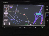 ナビゲーションはフルセグTV対応のGathers純正メモリーナビを搭載しています。Bluetoothオーディオ機能がありますので、スマートフォンなどの音楽も再生できます。
