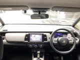 視界も広々開放的な運転席まわり!