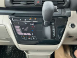 タッチパネル式オートエアコン・ハンドル+前席シートヒーター ☆CVT無段変速機 変則ショックが少なく低燃費