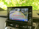 停車中に楽しめるTV機能。長距離移動の休憩時や、待ち時間に動画コンテンツを満喫できます。後部座席の方にも快適な時間を過ごせます。