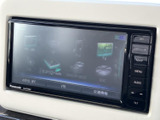 多彩な入力ソースに対応し、快適なドライブを演出。CDやラジオはもちろん、USBやBluetooth接続も可能です。多彩な機能で、車内時間をより楽しく。