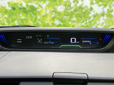 視認性の高いメーター類で、運転に必要な情報を的確に把握できます。運転に集中できる、シンプルで機能的なデザインです。