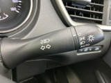 操作しやすい位置に配置されたウインカーレバー。スムーズな操作で、安全な車線変更をサポートします。