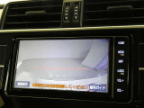 車庫入れの強い味方。後退時の死角をチェックするために便利です。