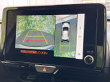 後方確認をサポートするモニターで、駐車時の安全性を高め、狭い場所での取り回しも安心です。鮮明な画面が特徴です。