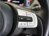 ◆アダプティブクルーズコントロール◆予め設定した車速内でクルマが自動的に加減速。前走車との適切な車間距離を維持しながら追従走行します。【LKAS】車線維持支援システムでステアリング操作を支援。