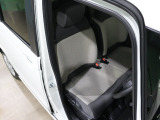 程よい硬さとホールド性が高いシートで長時間運転も快適です。