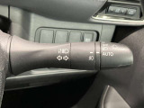 車外の明るさに応じでライトを点灯、消灯してくれるオートライト機能です☆お天気の良い昼間のトンネル走行などオートにしてると便利で安心です☆エンジン停止時にライトの消し忘れも無くなります☆