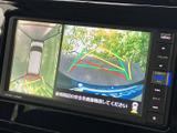 後方の状況を画面で確認できるので、狭い場所での駐車も安心。安全運転をサポートする頼もしい装備です。